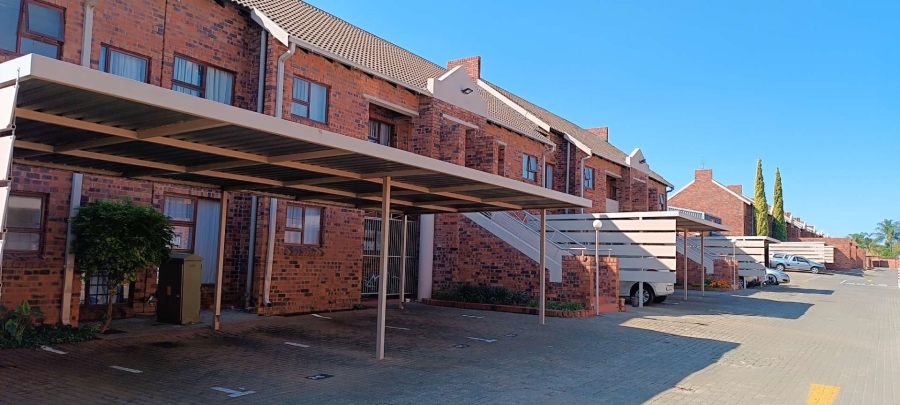 2 Bedroom Property for Sale in Langenhovenpark Free State